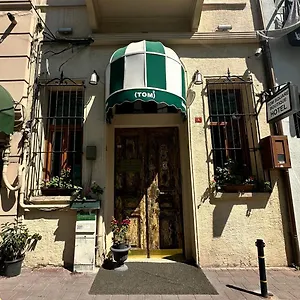 2* Hotel Tom Square Boutique